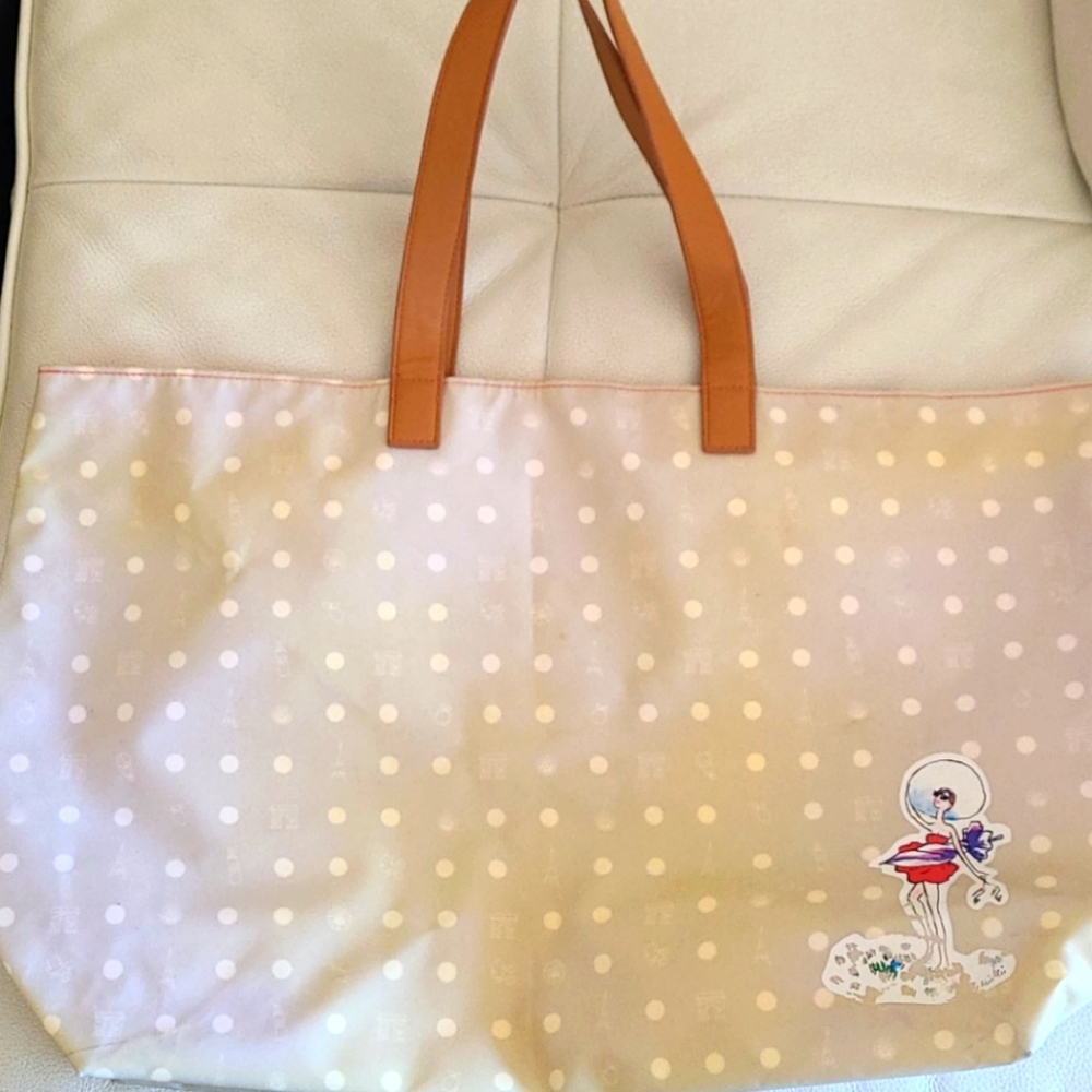 FREE💥 Roger & Gallet Pairs Big tote Bag With Purchease of 2 or more items.